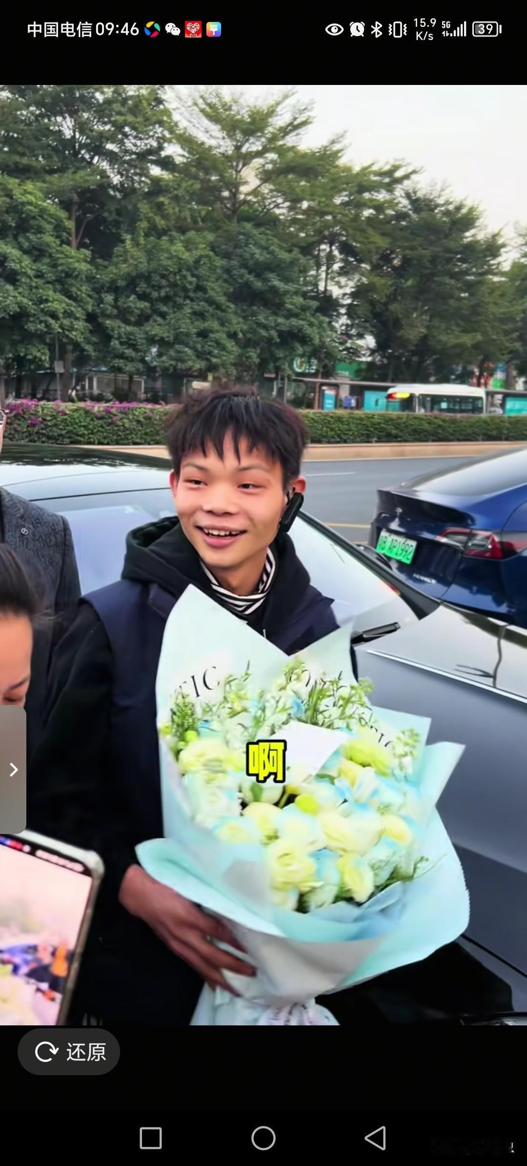 少年烤鸡，小陈这次真的摸一下迈巴赫的钥匙，也体验一下成功的喜悦。迈巴赫老板，亲