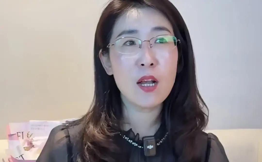 20周年结婚纪念日，一个人过朱女士在采访里说，以前每年的这一天，唐先生都是在