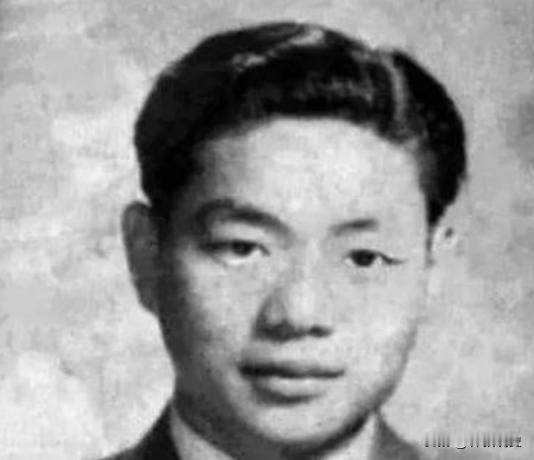 1945年延安的美军观察组，注意到机场上一直停着一架飞机，便问八路军：“这飞机哪