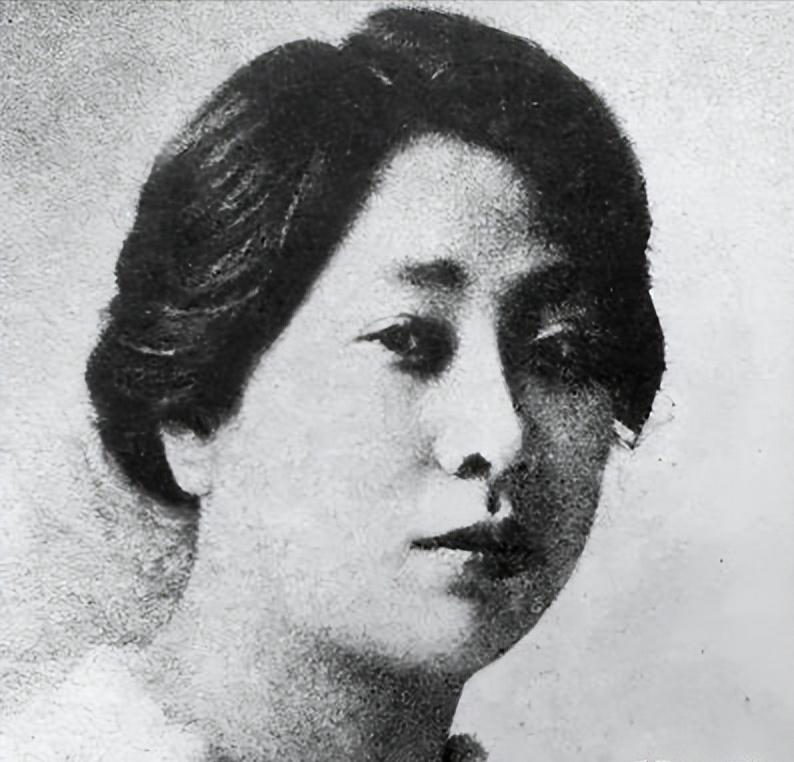 民国副总统黎元洪借宿在部下家中，睡梦中隐约觉得有些不对劲，他的裤子湿了一