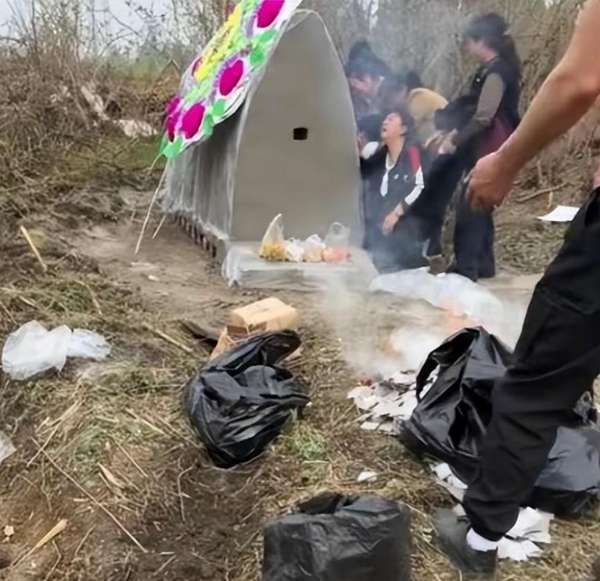 四川江油籍51岁司机王某斌现在等同于社死了！他人品不是一般的差，得知小郭自杀身亡