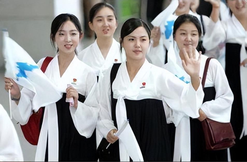在金正恩治理下,有很多朝鲜女孩来中国工作,她们每月能挣多少钱朝鲜在国际社会眼