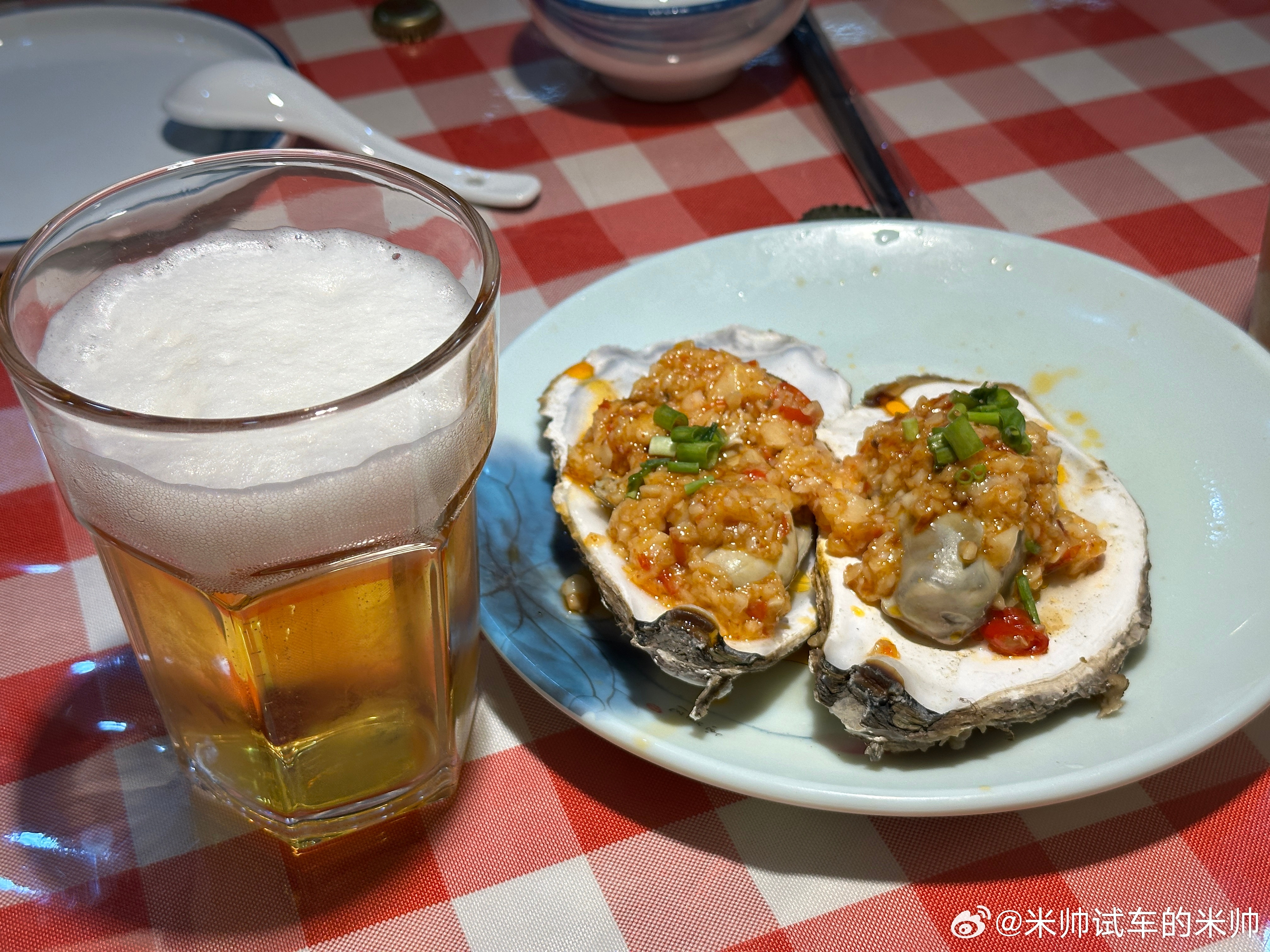 今晚的烟台“通风套餐”，这家店的这句“每晚都有漂亮驻唱小姐姐”吸引到了我！结果，