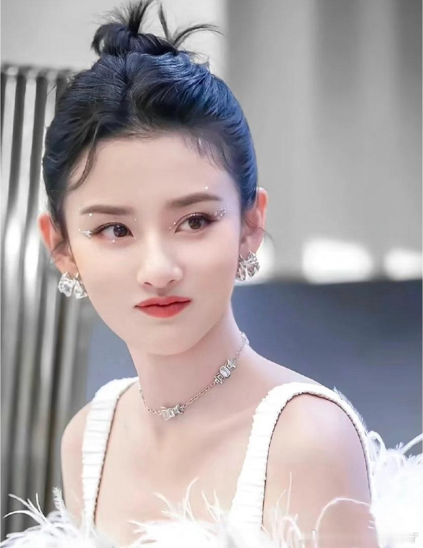 祖鹅是等比例长大的吧，这和小时候有什么区别