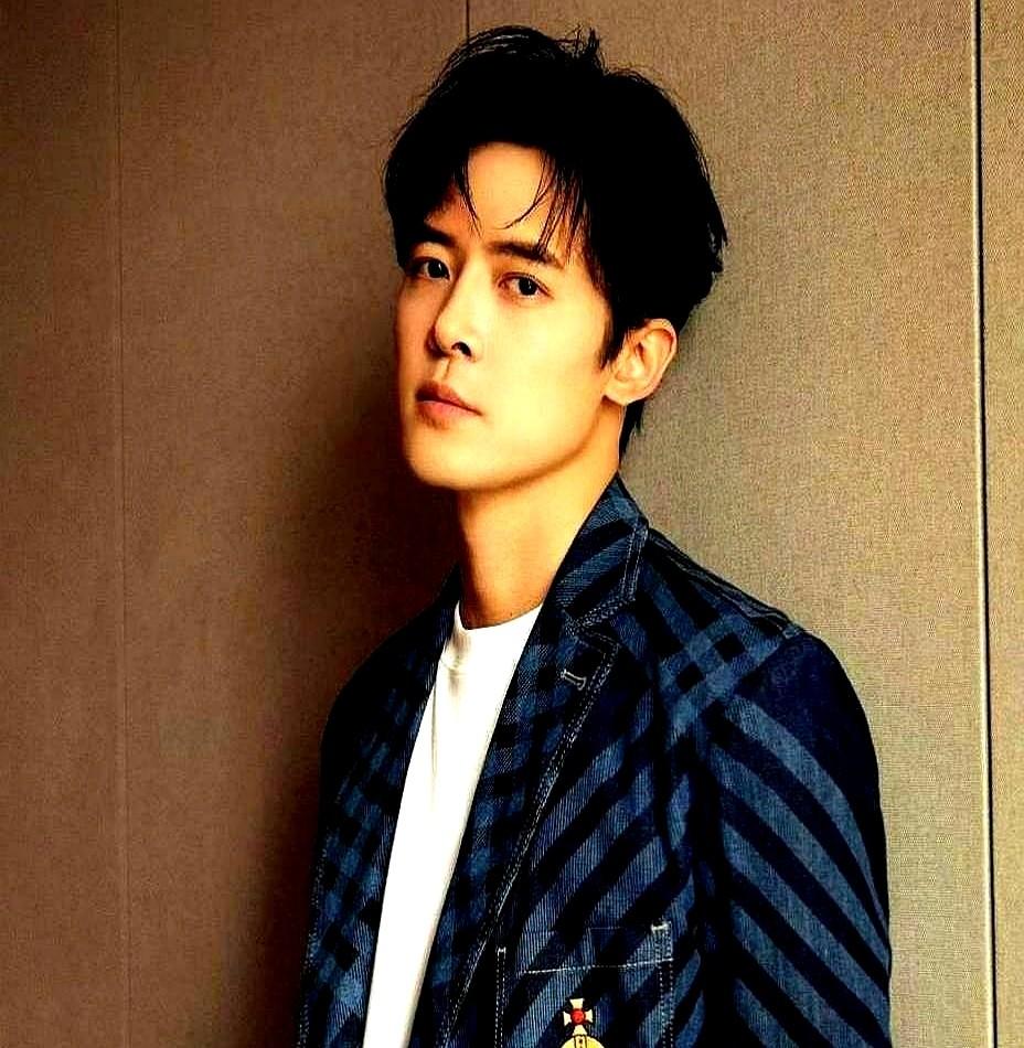 “爸，你一年到底赚了多少钱？”付辛博被女儿这么一问，只能掰着指头数：十个月在