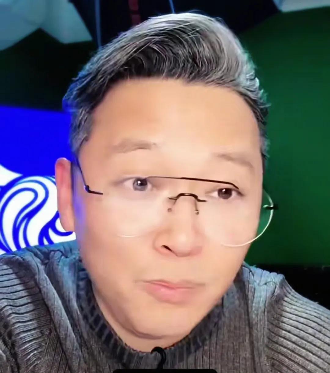 解说员周亮表示，从热身赛的情况来看，上海海港的引援质量太差了。上海海港在冬训的