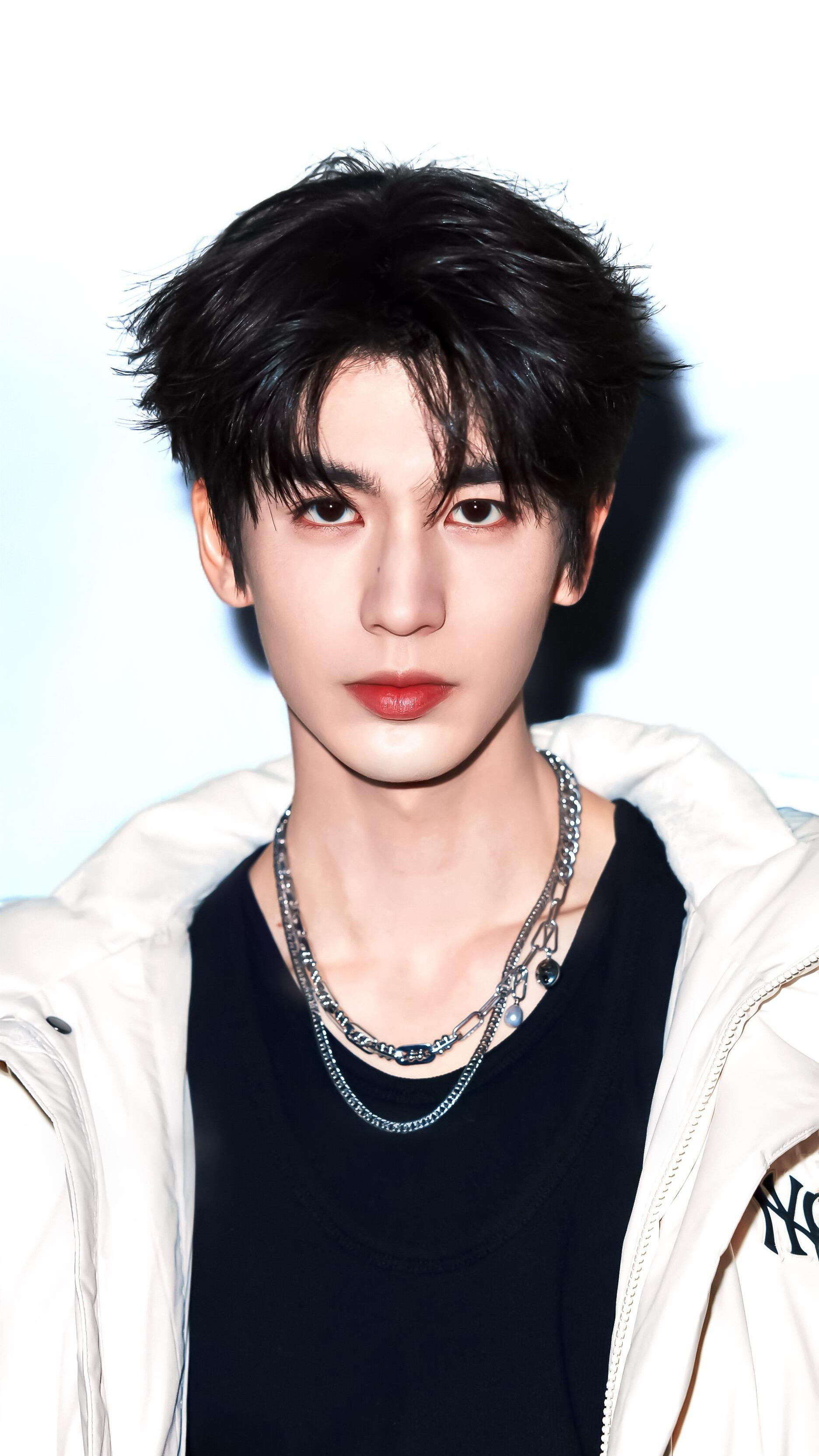 下次盘点男明星颜值，请记得把张凌赫放前排！