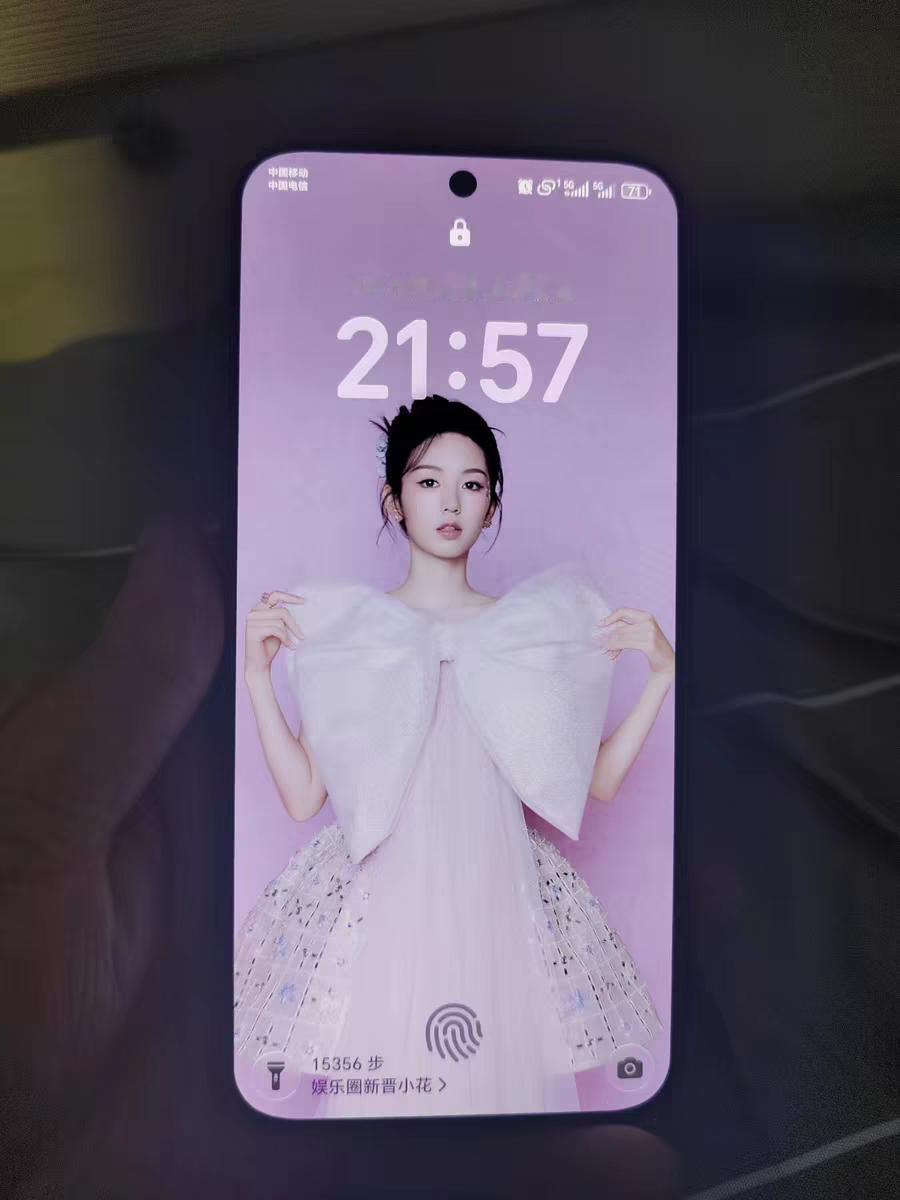 家人们！2000块左右选手机真别瞎折腾了，荣耀这两款直接闭眼冲就对了！荣耀