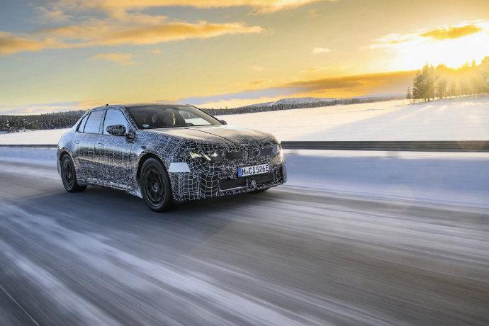 宝马的新期待新世代（NeueKlasse）BMWi3正在瑞典阿尔耶普卢格进