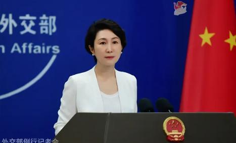 美国记者简直是在“自讨没趣”！7月8日，外交部例行机记者会上的一幕。美国记者问道