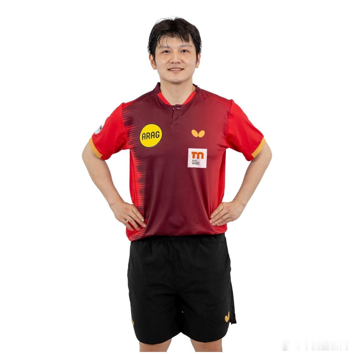 【 7月1日，杜塞尔多夫官网更新樊振东个人简介和公式照，樊振东在自我介...