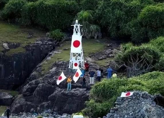 中日在钓鱼岛周边矛盾再度尖锐，我方也始终没有拆除岛上那座灯塔。理由并不复杂，这座