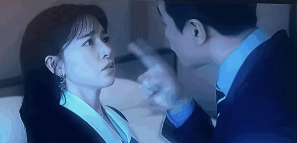 你敢信吗？全国女人都在感谢佟大为打了自己老婆。不是真打，是精神凌迟。他对马