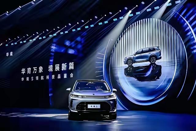 听我一句劝，2026年买SUV不纠结：50万级，买问界M9；40W级，买蔚来