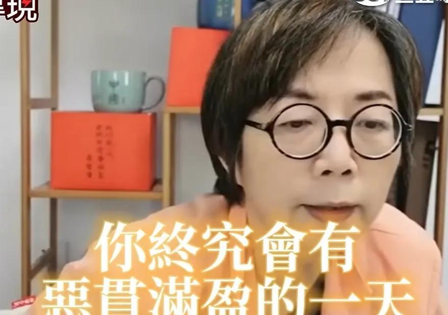 媒体人黄智贤对傅昆萁不满表态7月30日，黄智贤在节目中再次把矛头对准“ico