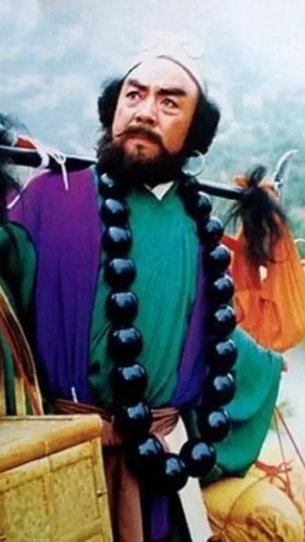 当初，饰演沙僧的刘大刚先生脖子上挂的佛珠总共有5公斤重。这些佛珠还有另外的来历：