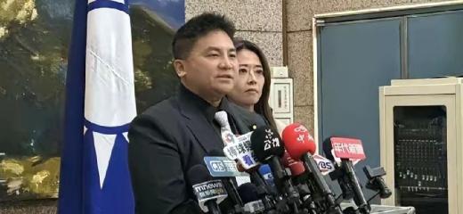 民众党新任“立委”李贞秀在宣誓就职时效忠的是台湾“流亡政府”。在宣誓后，要求放弃
