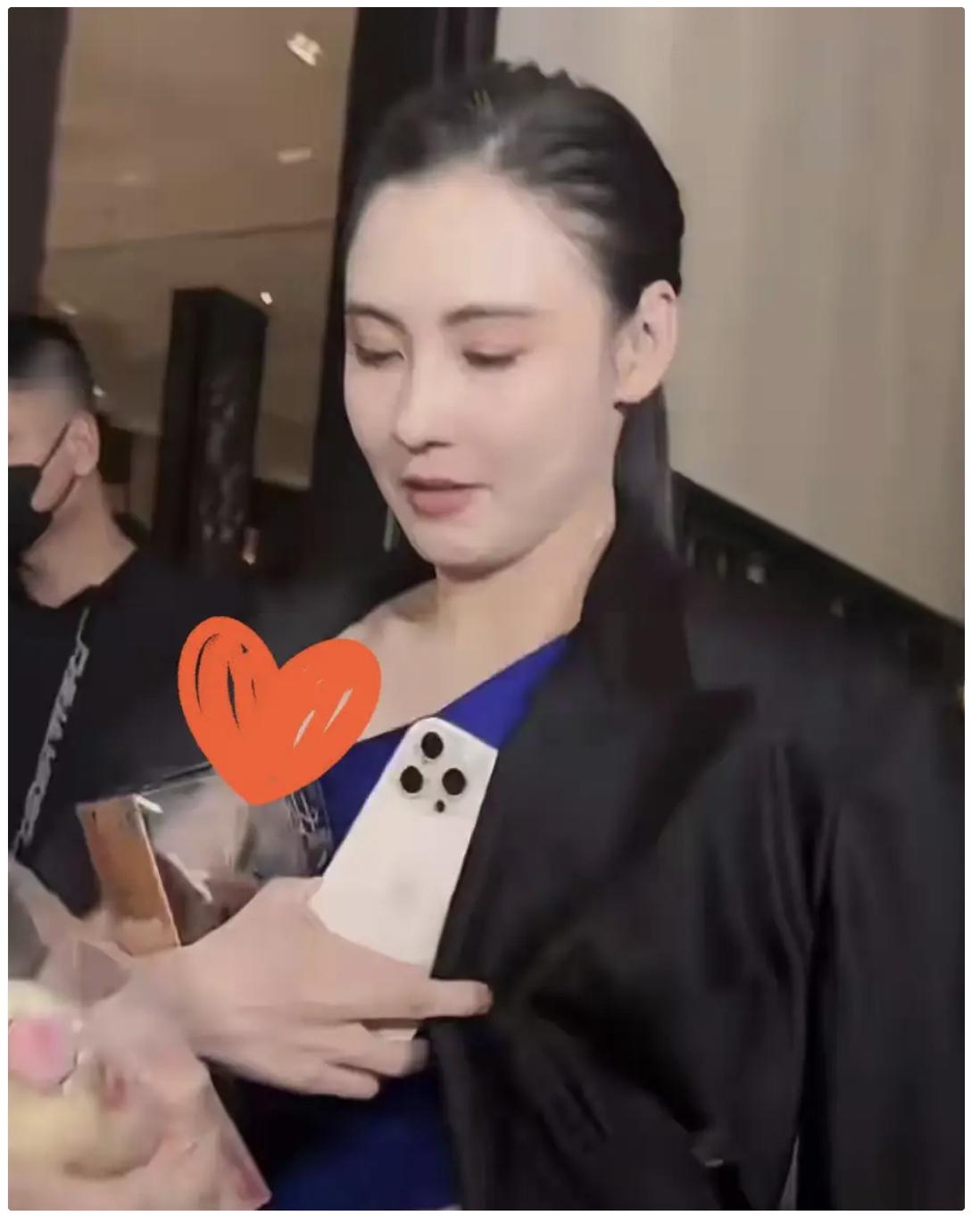 王菲沉默了，就连谢霆锋也沉默了！没想到，张柏芝这次居然发文:排队都轮不到你