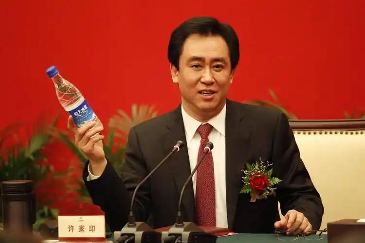 许家印落幕了，但是那些钱呢？或许这才是公众真正关心的问题。 追溯这些钱如何进