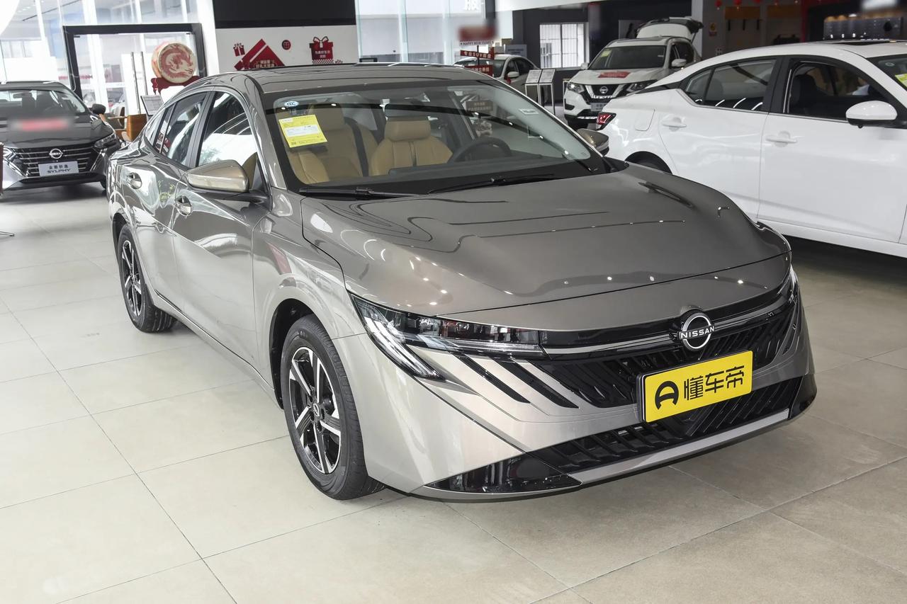 买车最怕买得起养不起？轩逸直接把“终身双保”拍桌上，专治各种焦虑现在的年轻