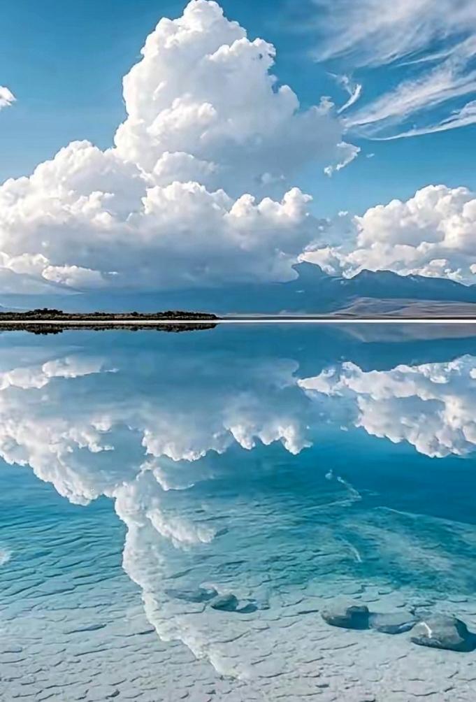 一位足浴店经理说：“很多姐妹在上钟的时候，都在抱怨客户爱动手动脚、客户爱占便宜。