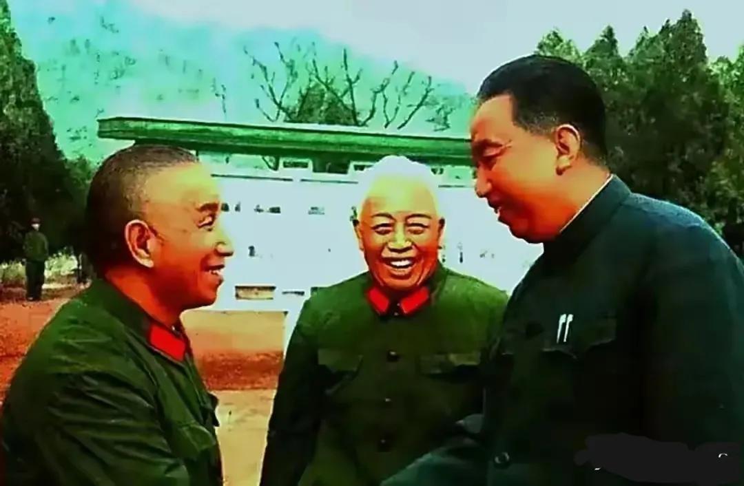 那年，华主席亲切拜会粟裕大将和宋时轮上将。两位开国元勋非常激动，他们十分敬重对人