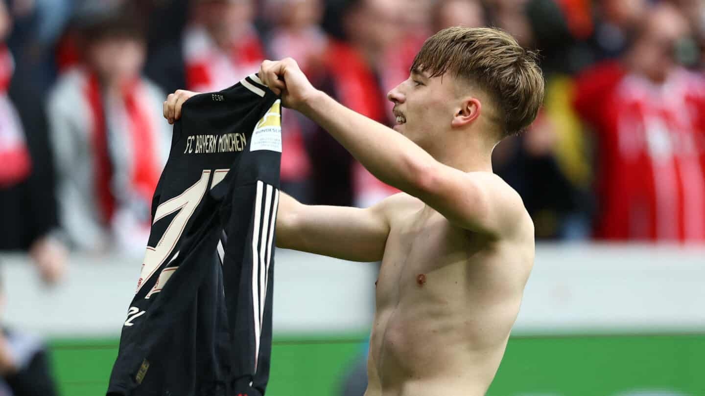 太雷霆了这个庆祝居然是可以晾拜仁球衣的吗儿皇梦不要了吗孩子卡尔坤续学坤续晾坤