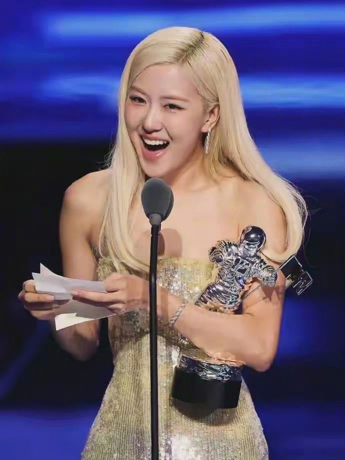 朴彩英在采访中自曝恋爱史，他好敢说啊