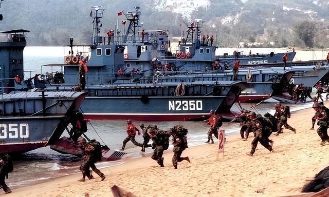 德国专家说了一堆，其实捅破了就一层窗户纸：美国航母，那玩意儿以前是横着走的“移动