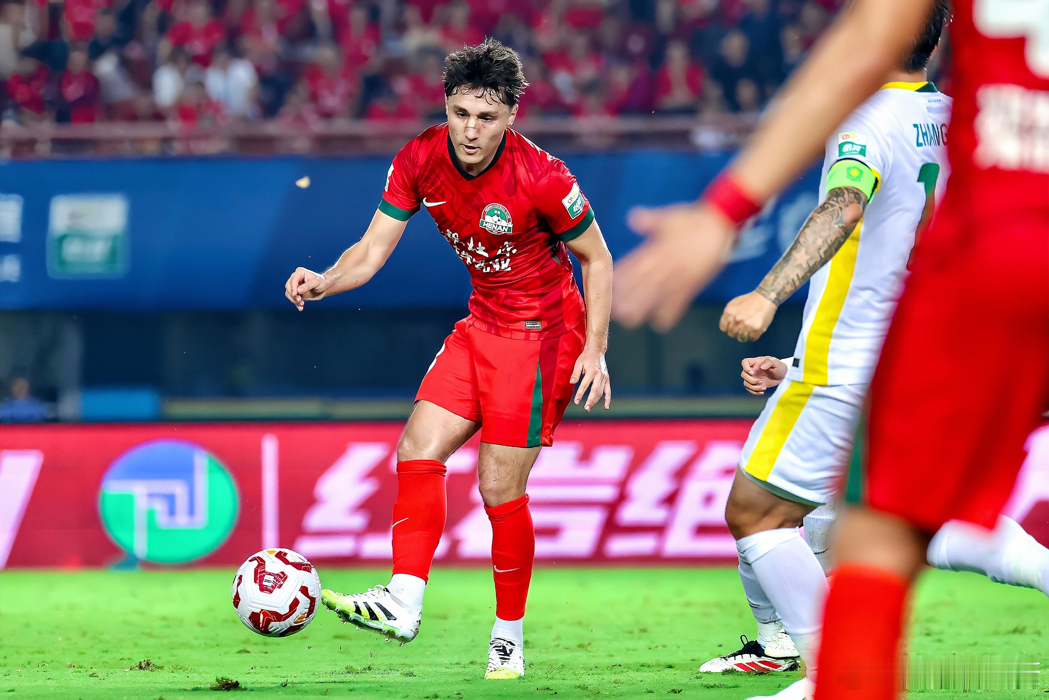 河南队【转会】球员阿卜杜肉苏力•阿不都拉木正式加盟河南足球俱乐部。阿卜杜肉苏