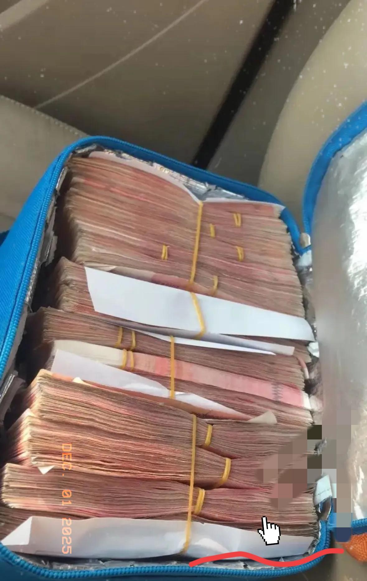 香港宏福苑一把大火，烧醒了多少“现金藏家”！朋友的父亲攥着20多万现金不