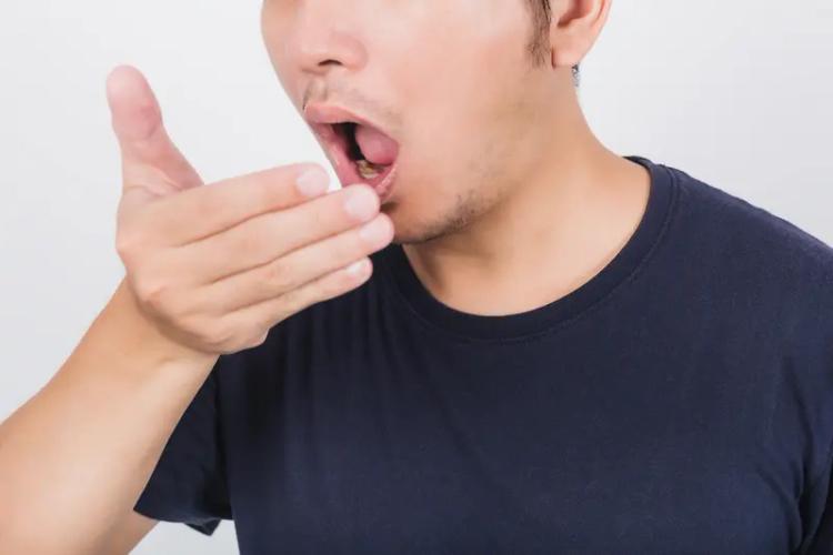中医：凡是睡醒口干、晨起口苦的人，多是肝胆有热，可用这3个中成药治本你有没有