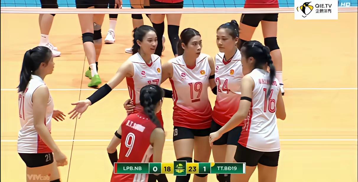 山东女排怎么就揪着天津女排不放手呢？刚在越南女排锦标赛上打进四强的孙杰和车文涵