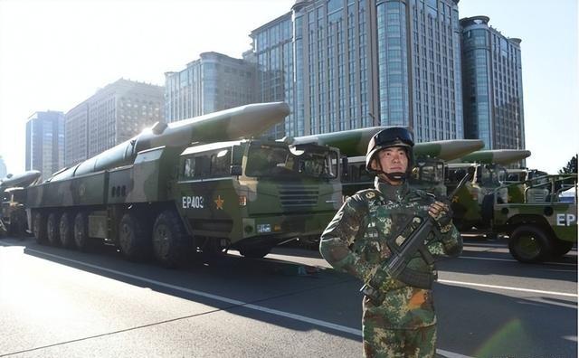 美国为什么不愿意跟中国硬碰硬，德国专家给出了一个震惊世界的答案，因为现在的中国已