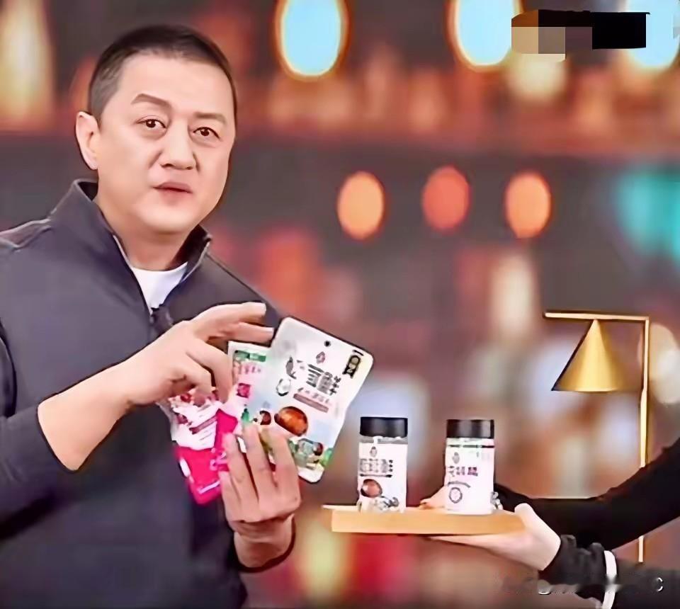 李亚鹏这人，真不是做生意的料。昨晚蹲在他直播间，我是越看越发愁。别人年底都忙