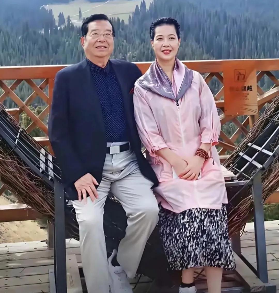 你能相信吗？86岁的李双江头发乌黑亮丽，没有一根白发！李双江国内知名的男高音