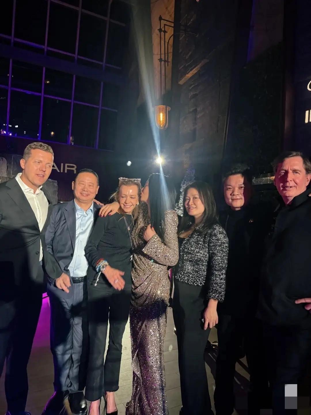 李湘自曝喝醉了，原因是萧邦总裁卡罗琳与王诗龄贴耳交谈，让李湘很激动，她便多喝了一