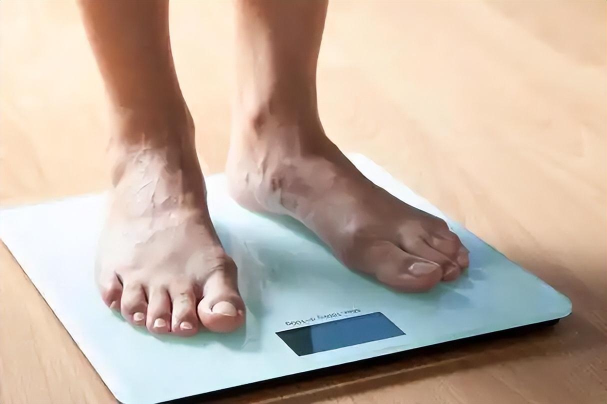 医生忠告：肺癌早期不是咳嗽，而是频繁出现这3症状，千万别忽视不少人提起肺癌，