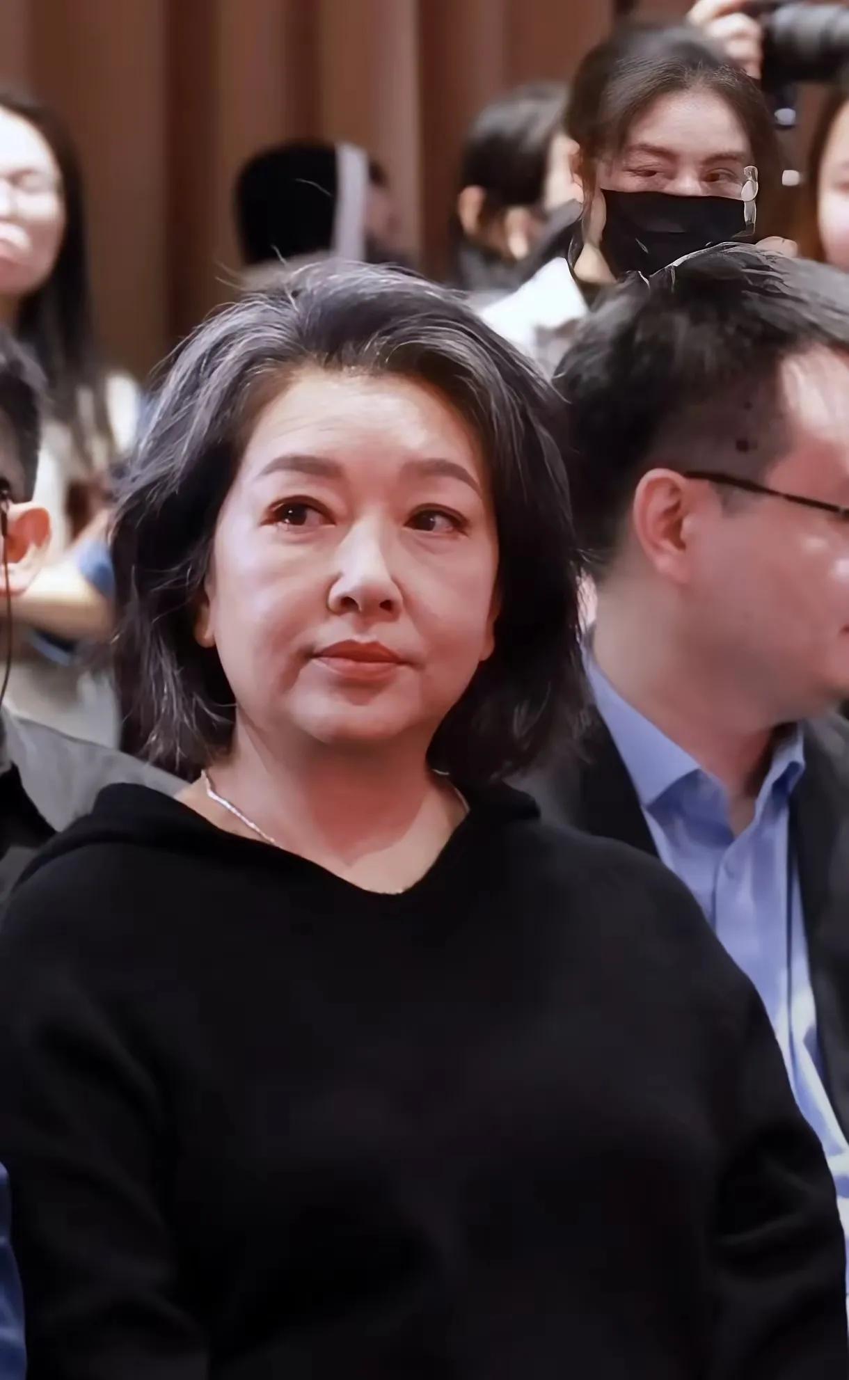 美人迟暮，58岁的江珊已经头发花白！可以肯定，在座的各位很多人曾经把江珊视为