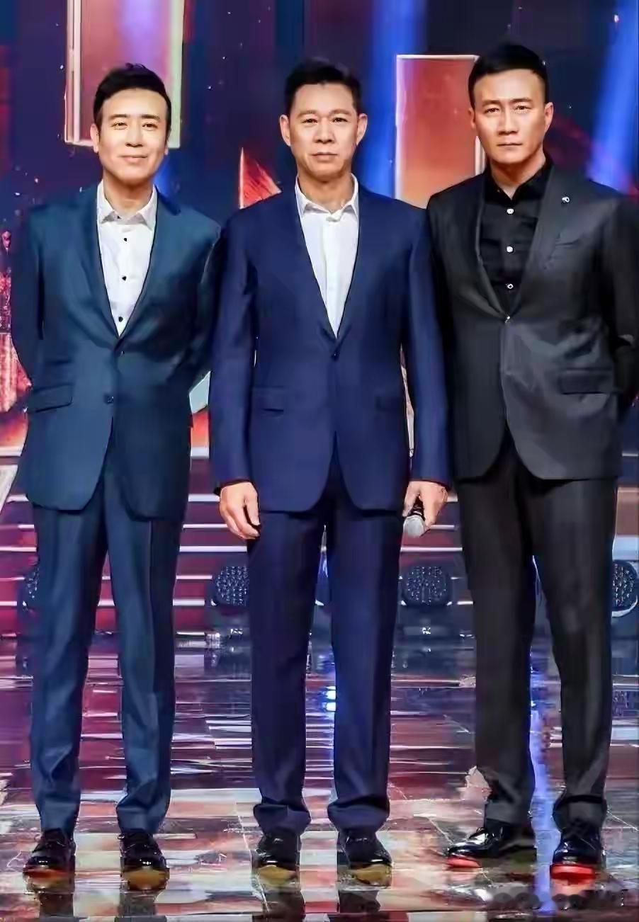 左边的是于和伟，右边的是胡军，中间的是谁啊？于和伟、胡军、张丰毅三位实力派演员同