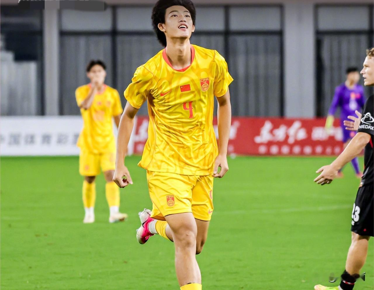 U17国足如今是球迷最喜欢的国字号球队，其中队长周雨诺、目前第一球星赵松源以及主