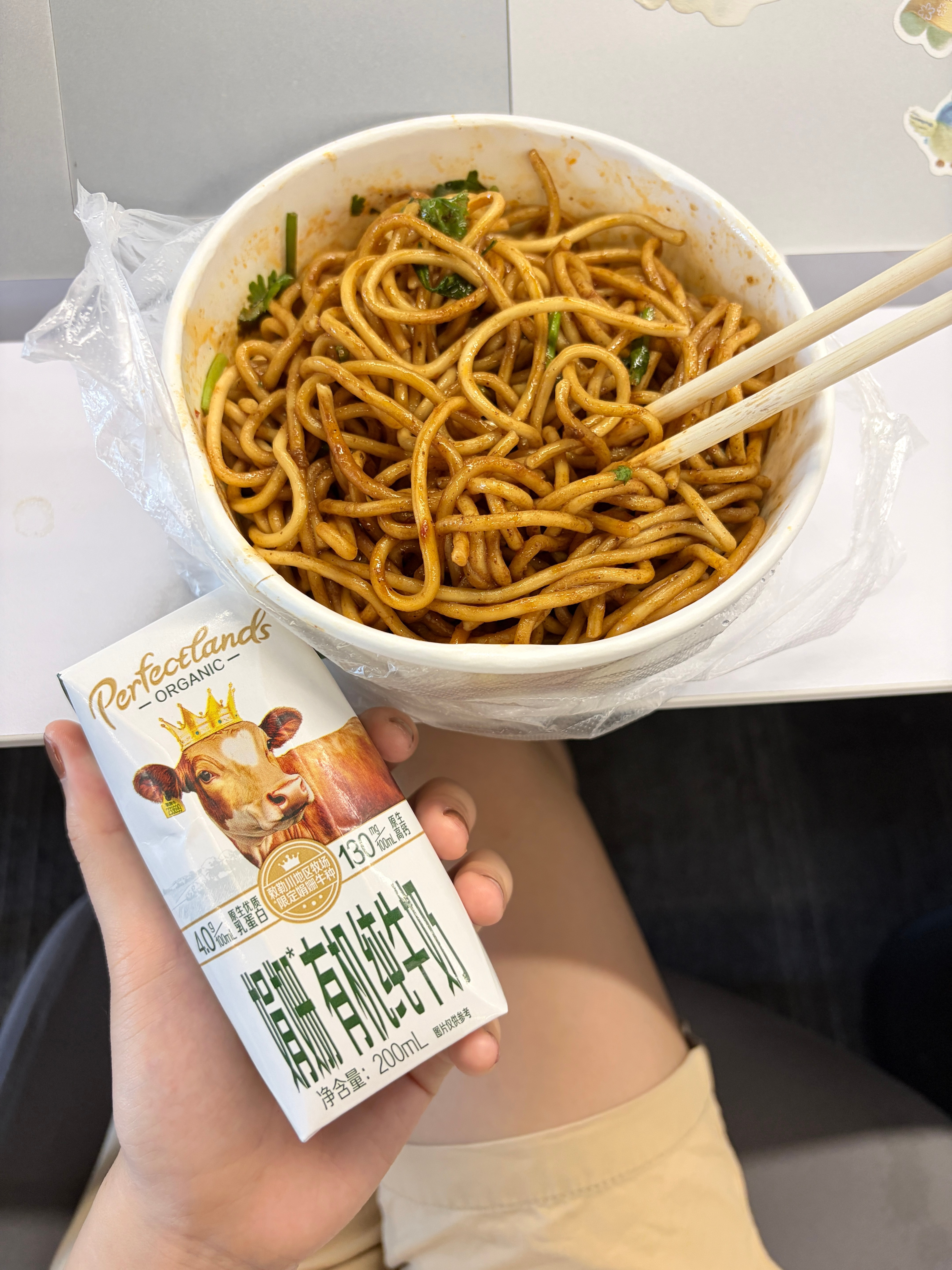 我觉得还是之前买的速食热干面自己在家煮最好吃