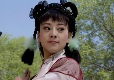 笑傲江湖里的岳灵珊明显是第二个郭芙啊。作为华山掌门，气宗女侠的女儿，岳灵珊又