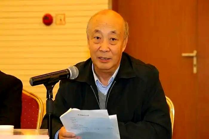 每年2000万新生儿？这牛皮吹得，连算盘珠子都崩了一地！当年专家拍着胸脯保证