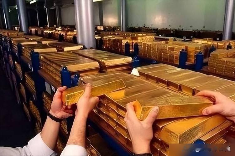 全球多国正在调整海外托管的黄金储备。荷兰将86吨黄金从北美转移至伦敦，用于