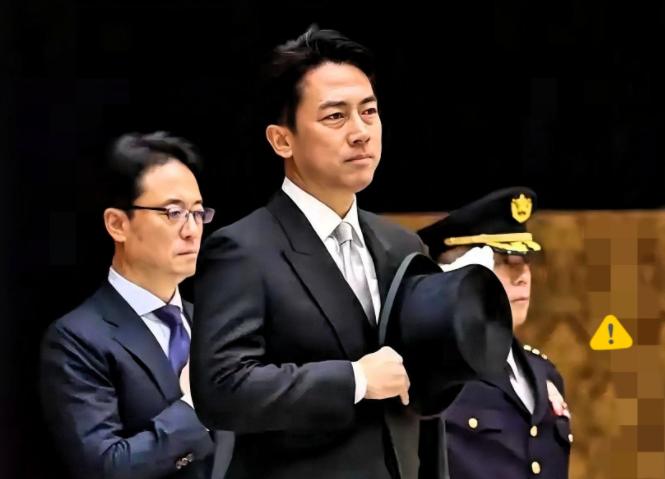 日本防卫省今天召开记者会，突然宣布将由自卫队“确保台海的和平与稳定”。 这话