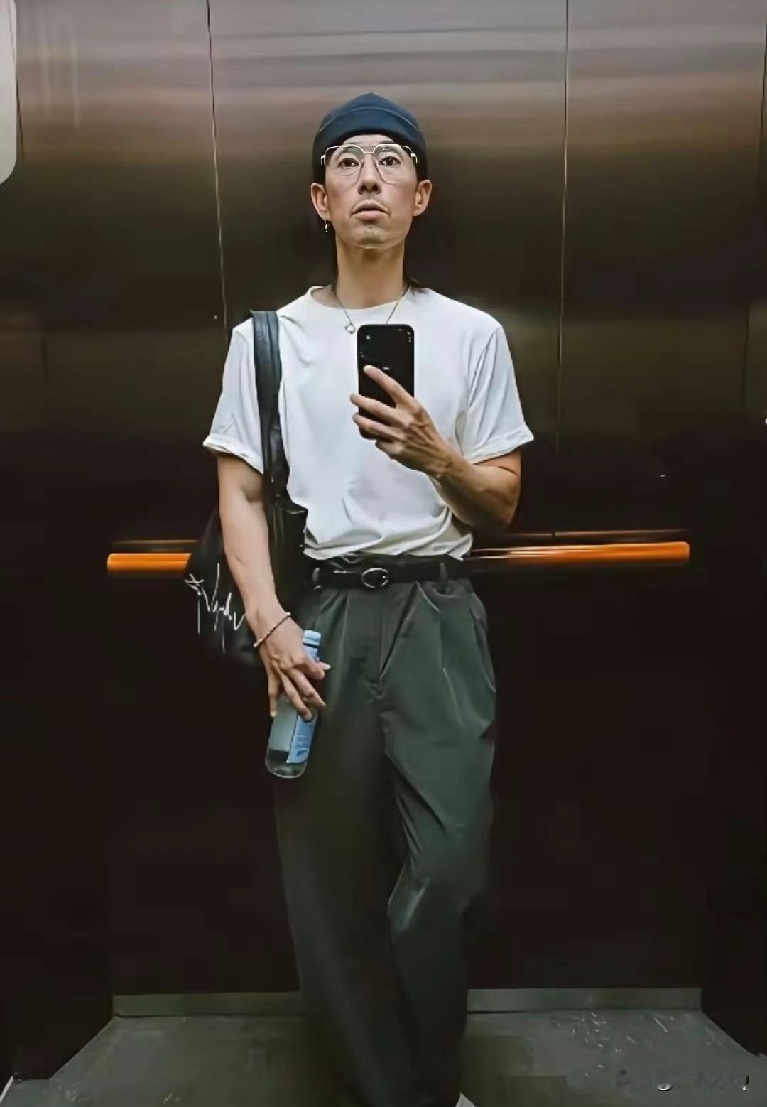 太可怕了，据说吴建豪暴瘦40斤，直接从活力少年干成了干瘪老头。原本那个状态是最好