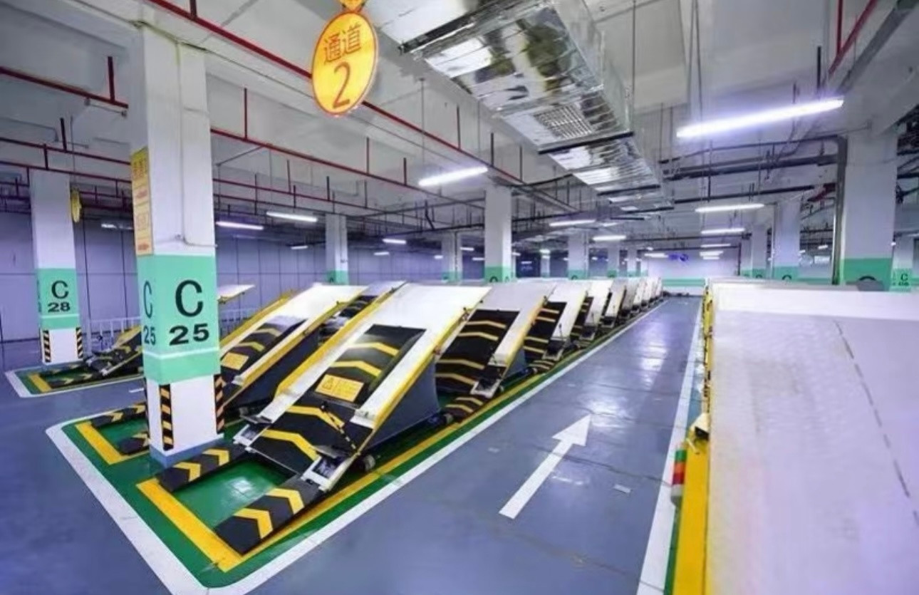 谁敢停这样的车位？[？？？][？？？][？？？]就省了一点点空间结果停车的难度和风险成