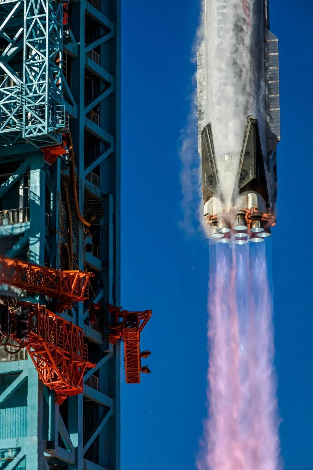 朱雀三号上微博之夜了在2026年微博之夜年度盛典上，蓝箭航天朱雀三号运载火箭总