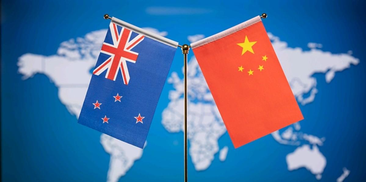 沉默三天之后，新西兰总理出来表态了！在9月18日，新西兰护卫舰“特玛纳”号和补给